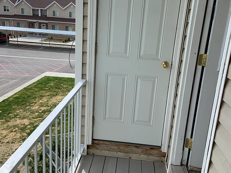 1045 S 1200 W — Photo 9