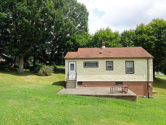 3rd image of 306 Edgewood Dr