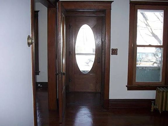 2nd image of 226 W Illinois St #1