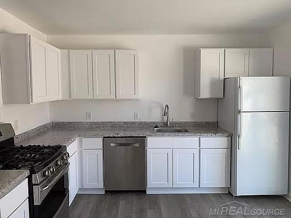 3rd image of 26731 Belanger St