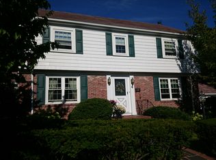 4 Lantern Ln, West Roxbury, MA 02132
