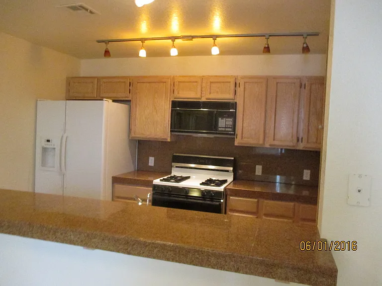 8452 Boseck Dr #187 — Photo 9