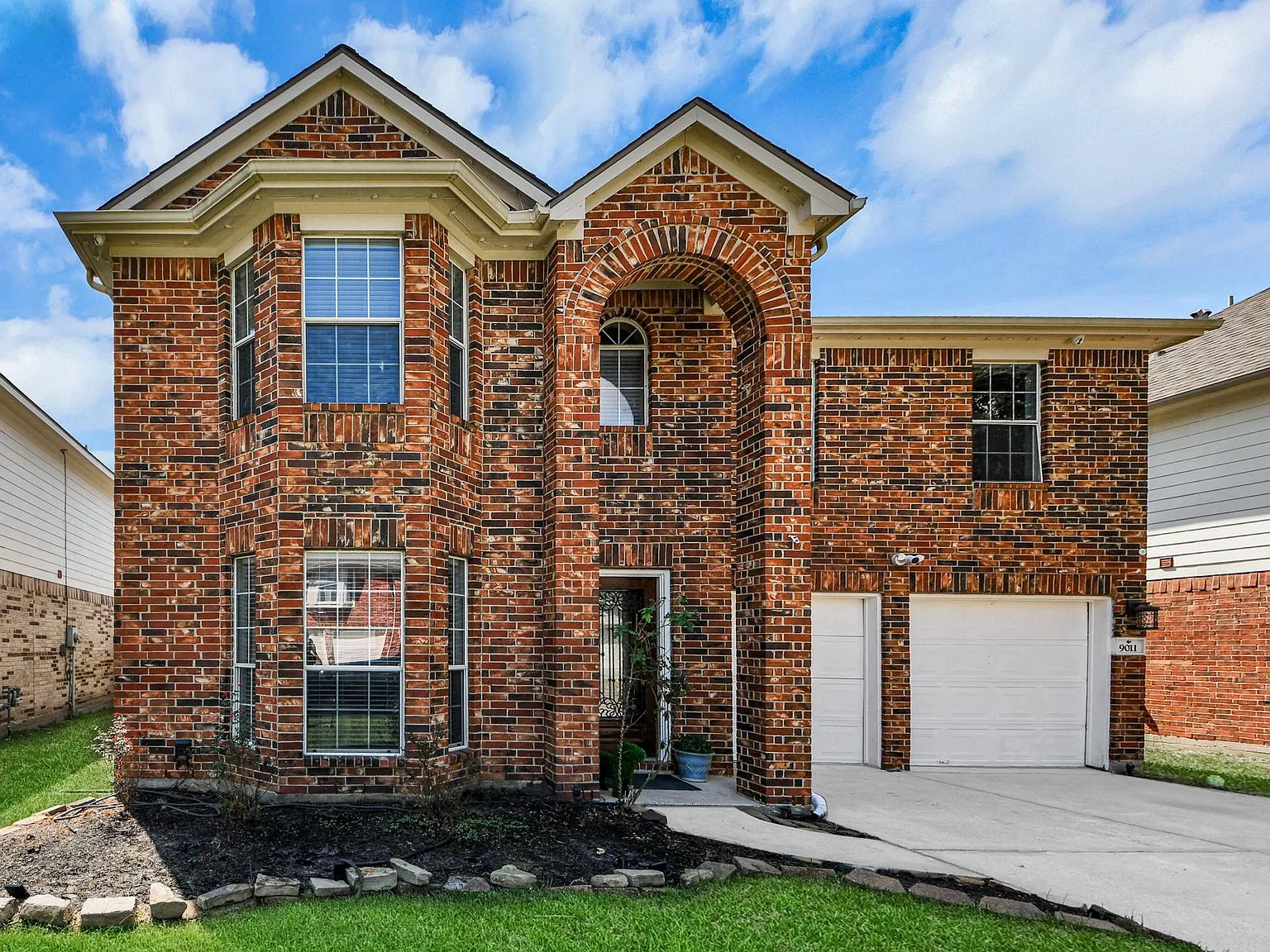 4 bed, 2.5 bath, 2678 sqft, $2,550 — Photo 1