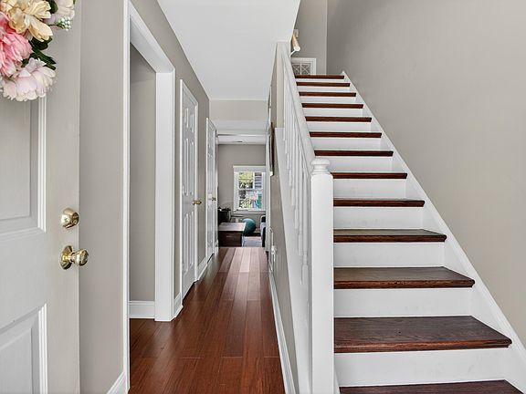 2nd image of 120 Camelot Ct