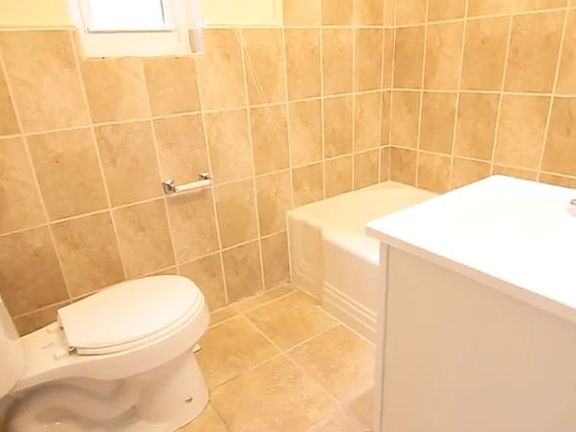 5th image of 2421 Parkway Blvd #B