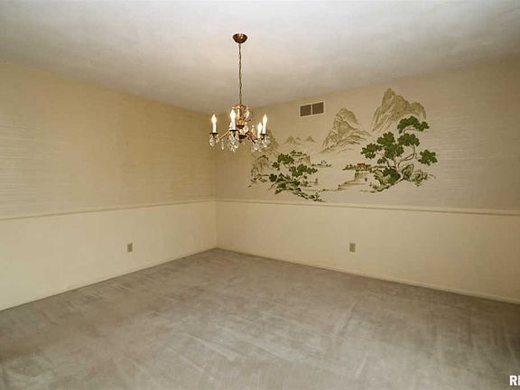 5th image of 1113 W Pembrook Dr