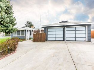 216 E 46th Pl, Kennewick, WA 99337