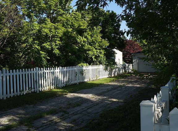 5th image of 619 Howard Ave