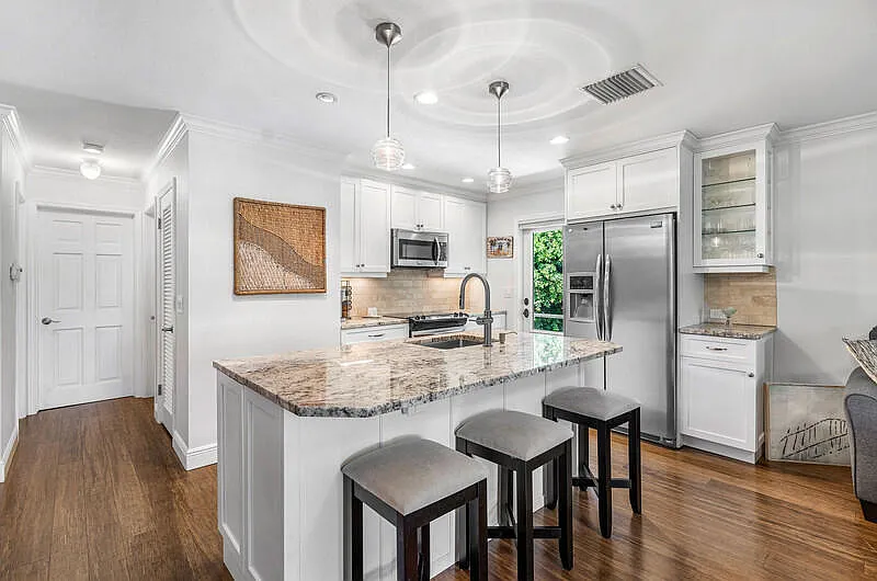 2 bed, 2.0 bath, 934 sqft, $4,000 — Photo 4