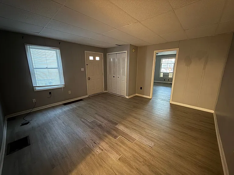 318 W Market St — Photo 4