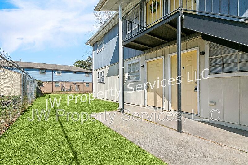 1st image of 204 Wilker Neal Ave APT A