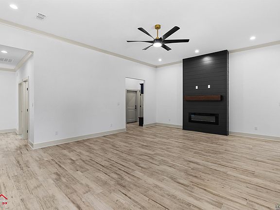 4th image of 134 Hillcrest Dr