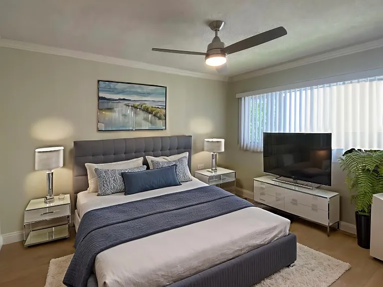 122 N Wetherly Dr #5 — Photo 16
