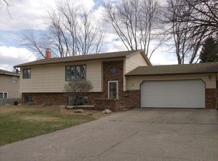 516 22nd Ave NE, Aberdeen, SD 57401