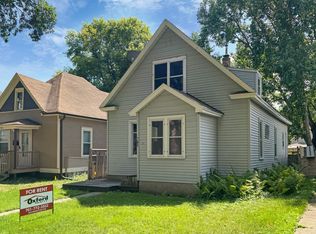 705 N 4th St, Grand Forks, ND 58203