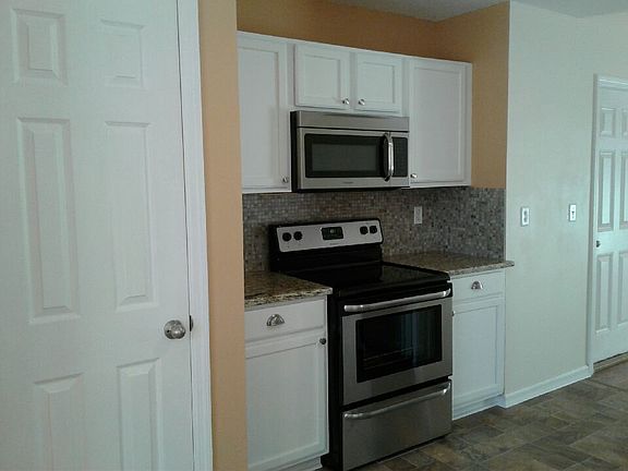 4th image of 49 Powder Horn Dr