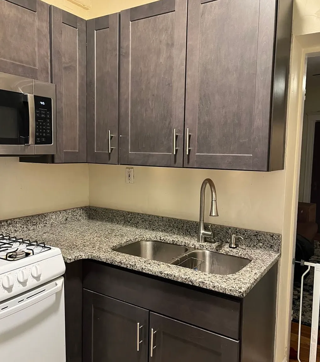 2 bed, 650 sqft, $2,500 — Photo 1