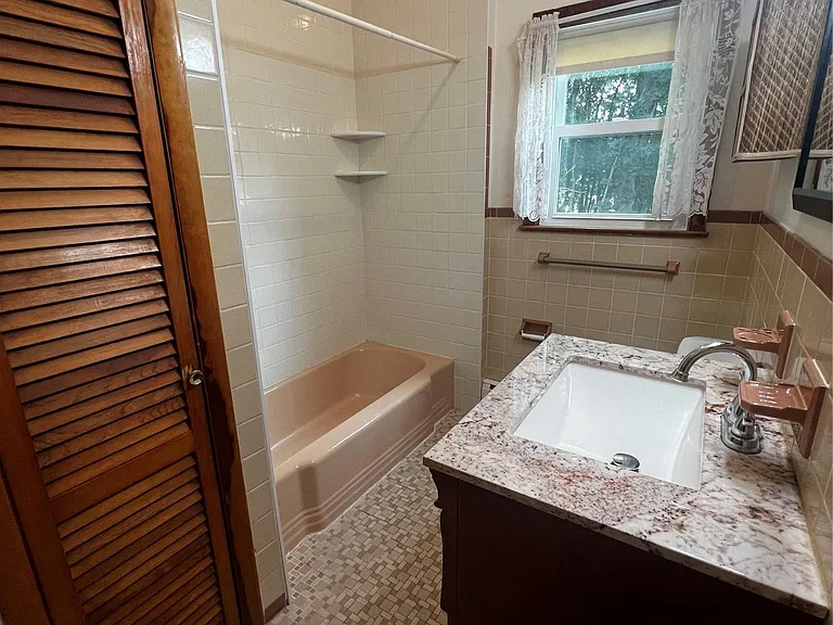 105 Cedar Ave — Photo 8