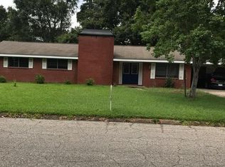 2520 Meadow Rd, Biloxi, MS 39531