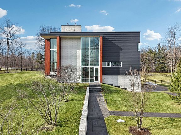 2nd image of 2797 Lalor Rd