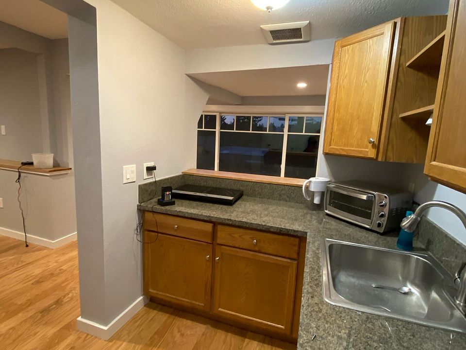 1st image of 4162 Greenwood Ave