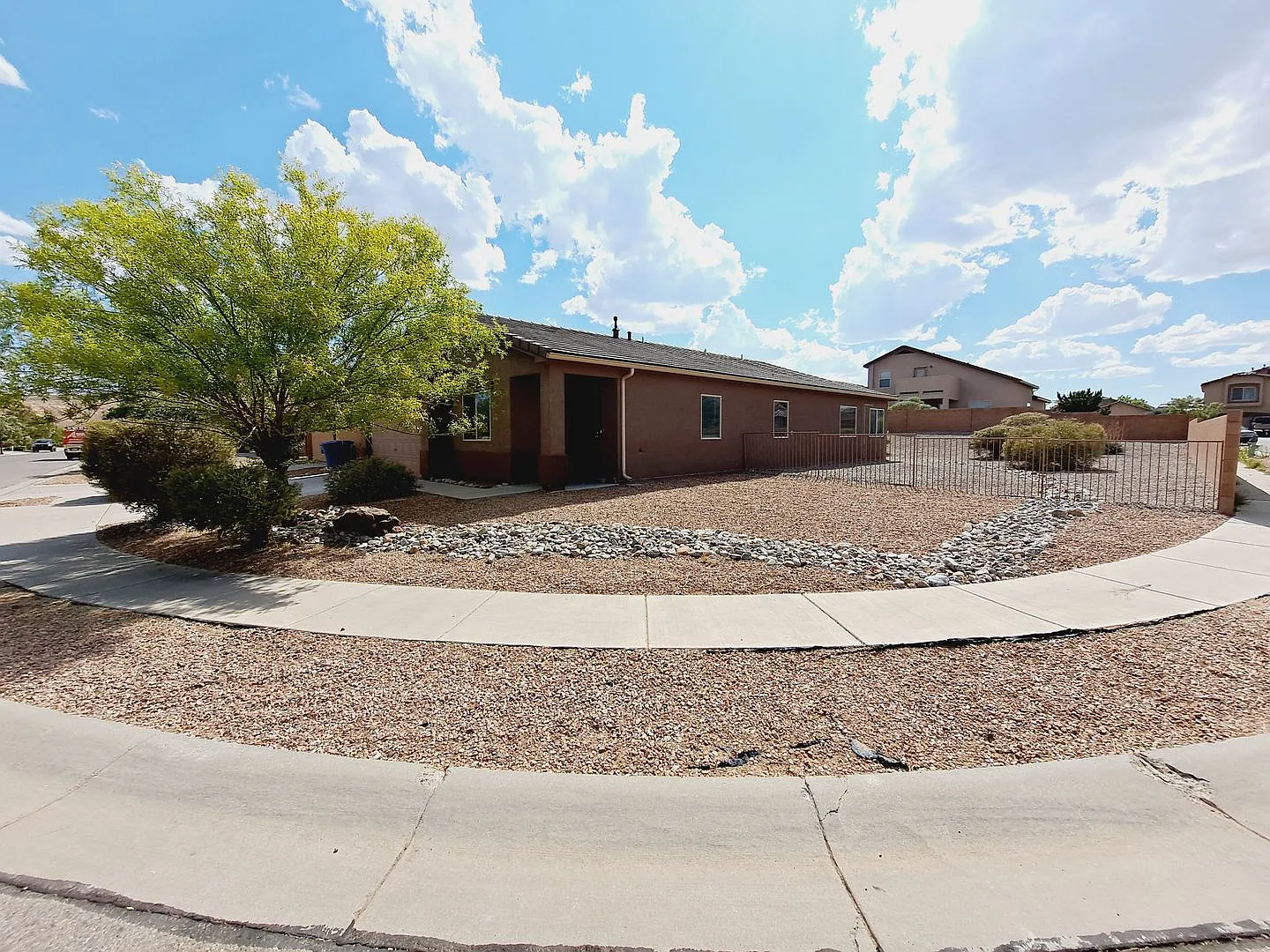 3 Bed 2 Bath 1500 sq ft home New Paint & New Carpet — Photo 2