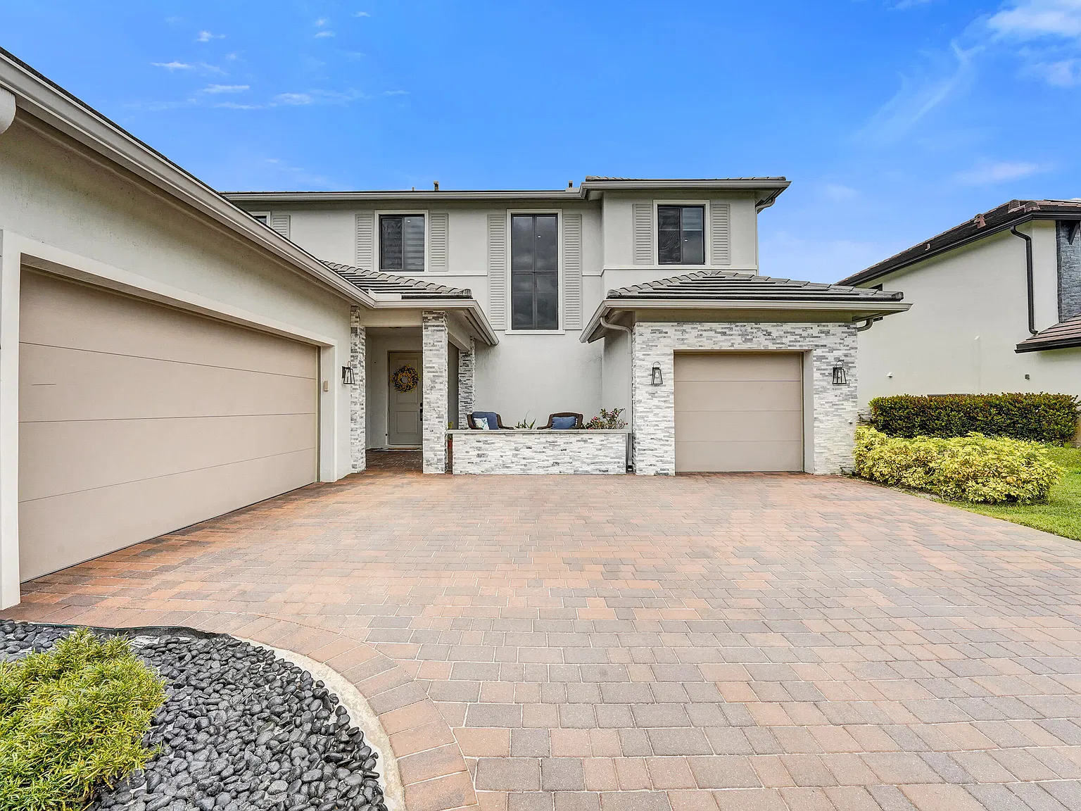 6 bed, 5.0 bath, 3908 sqft, $10,000 — Photo 2