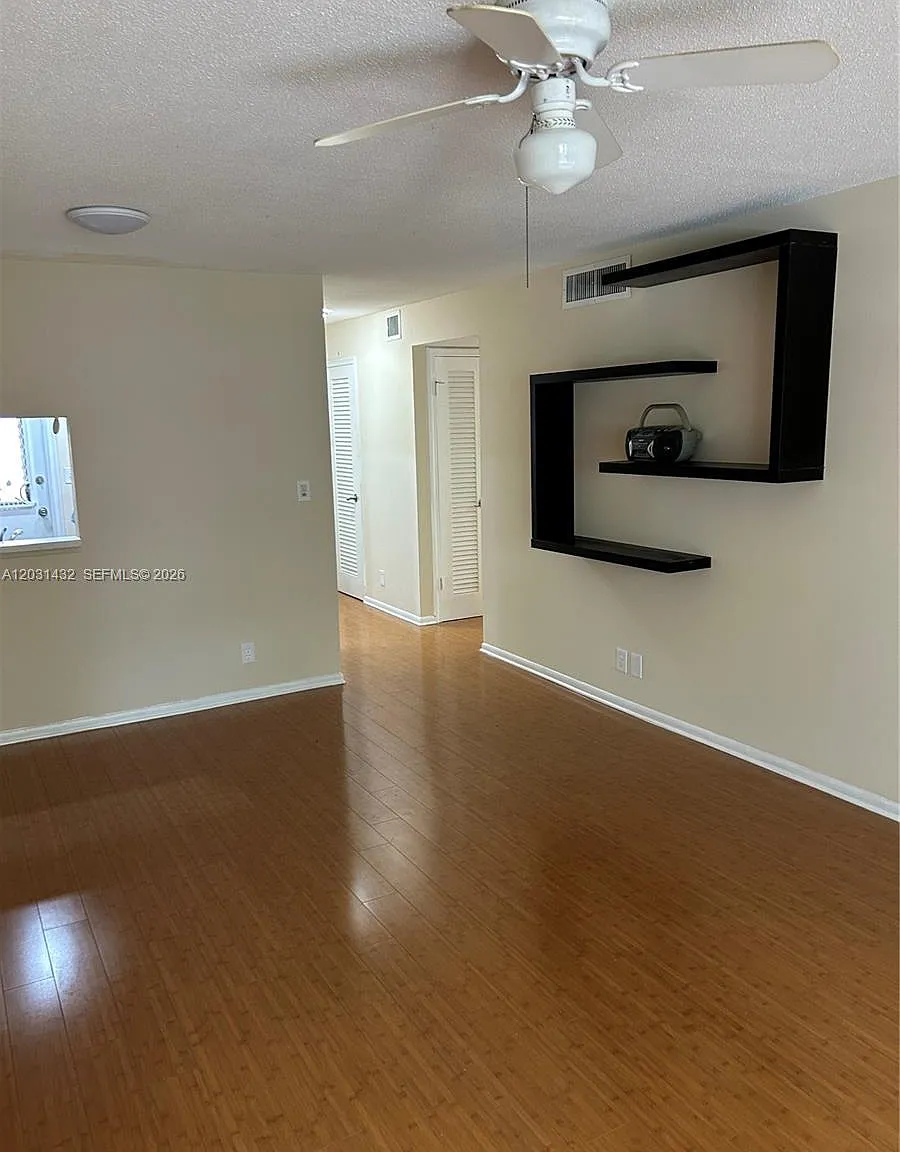 Meadowbrook Towers Condo — Photo 4