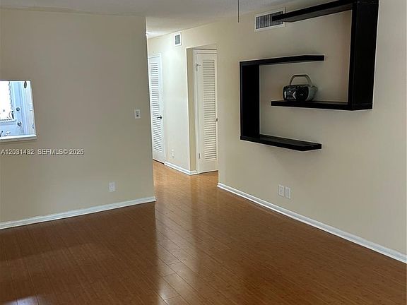 4th image of 218 NE 12th Ave APT 203