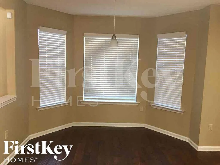 7372 Hunters Forest Dr — Photo 4