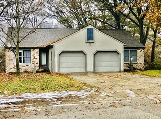 18103 Mohawk Dr, Spring Lake, MI 49456