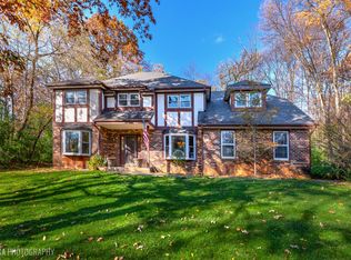 6906 Red Barn Rd, Crystal Lake, IL 60012