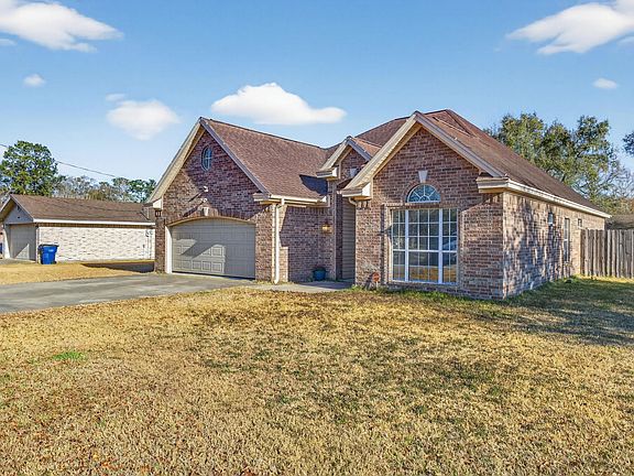 3rd image of 890 Barnhill Rd