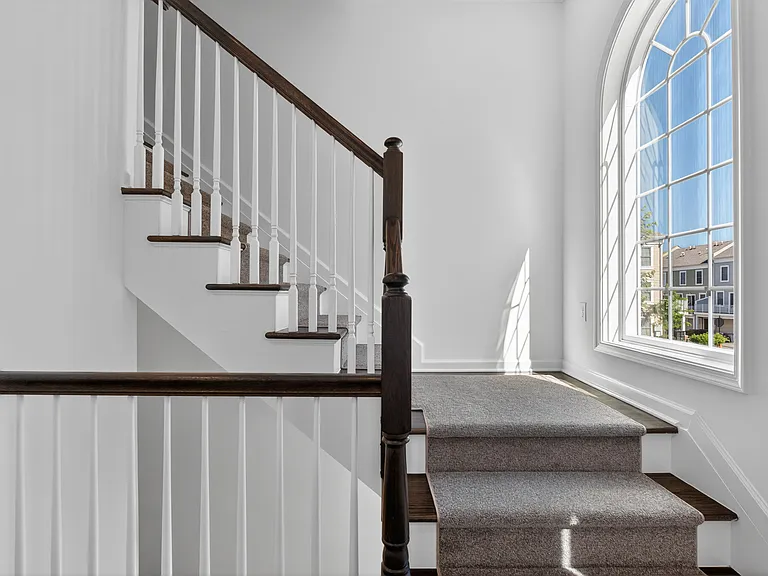60 Roosevelt Dr — Photo 24