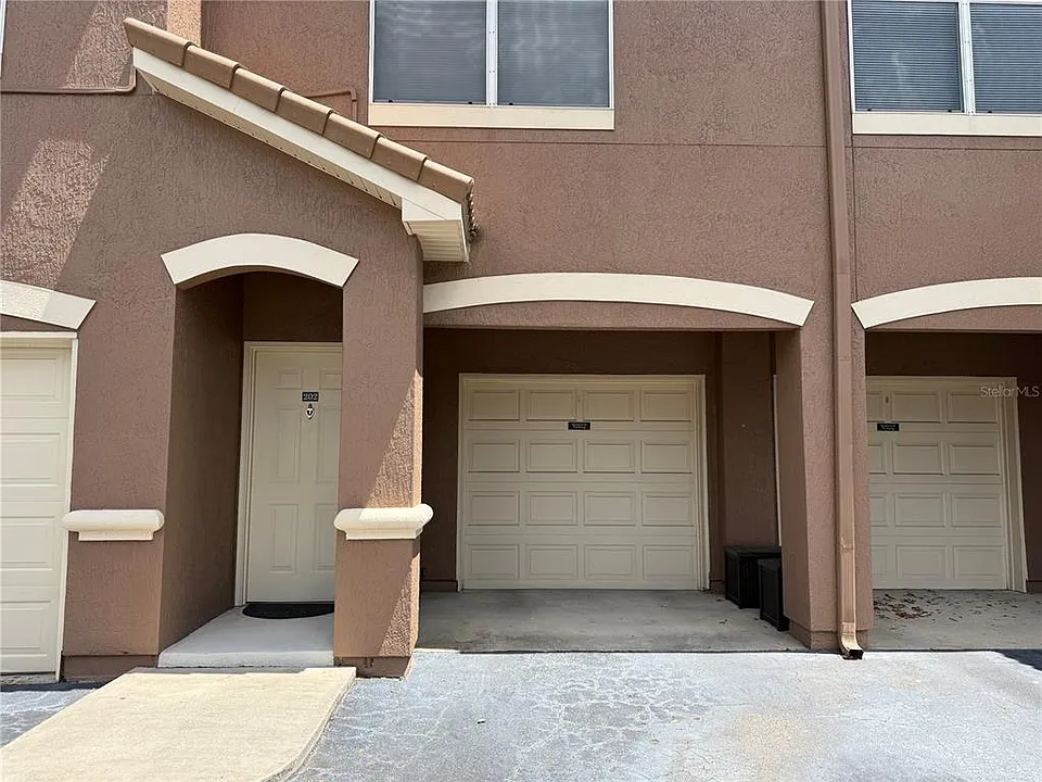 8801 Villa View Cir #202