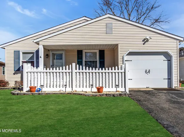8 Lumsden Street, Toms River, NJ 08757