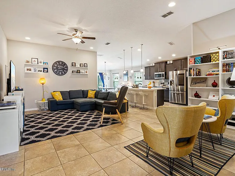 589 Seville Pkwy — Photo 3
