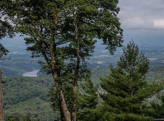 3rd image of 106 Summit Tower Cir
