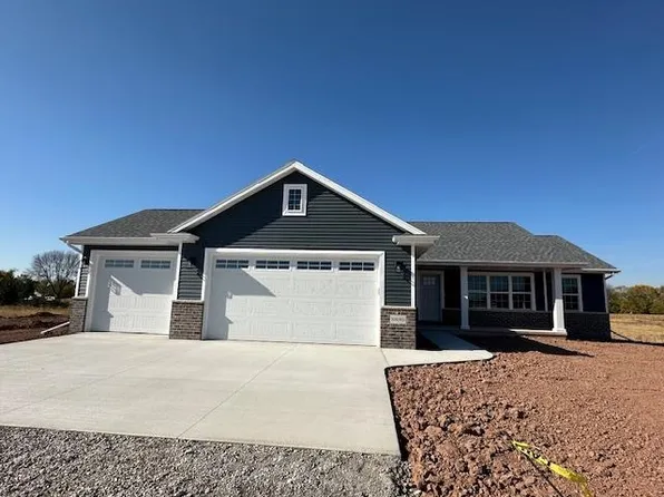 N8069 Oakwood Dr, Sherwood, WI 54169