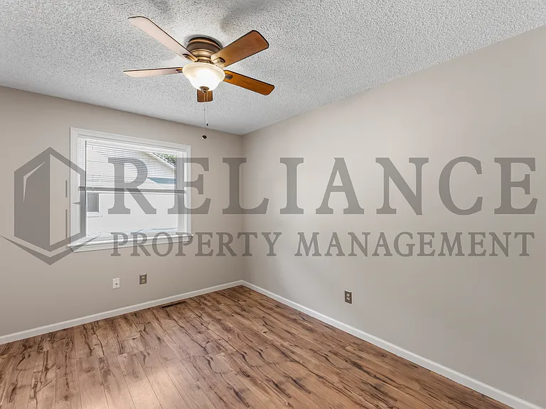 1111 E Redwood Rd — Photo 24