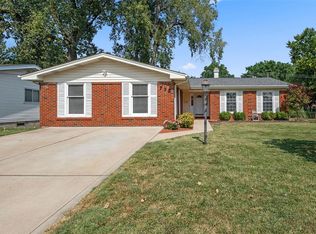 735 Carriage Ln, Hazelwood, MO 63042