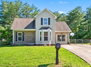 902 Cimarron Ct, Clarksville, TN 37042