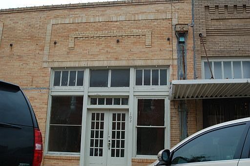 1st image of 102 S Dallas St