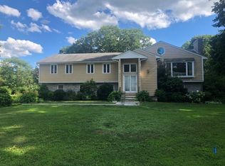 103 Sherburn Cir, Weston, MA 02493