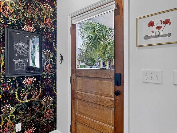 5th image of 404 Forsythia Ave