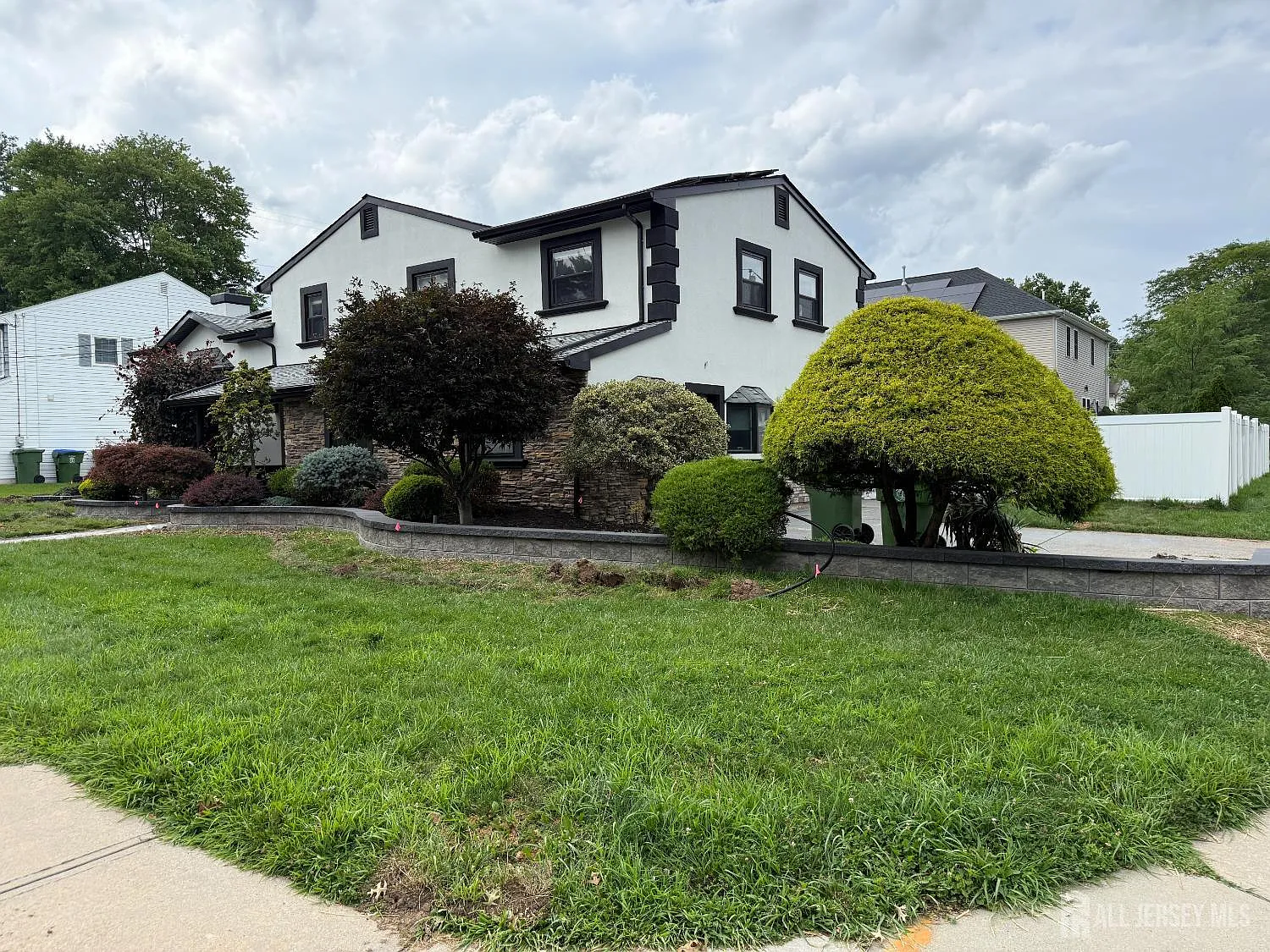 4 bed, 3.0 bath, 2462 sqft, $4,500 — Photo 2