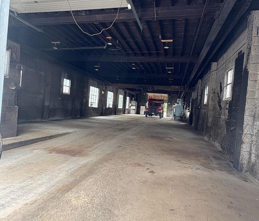 2nd image of 18 Allen St