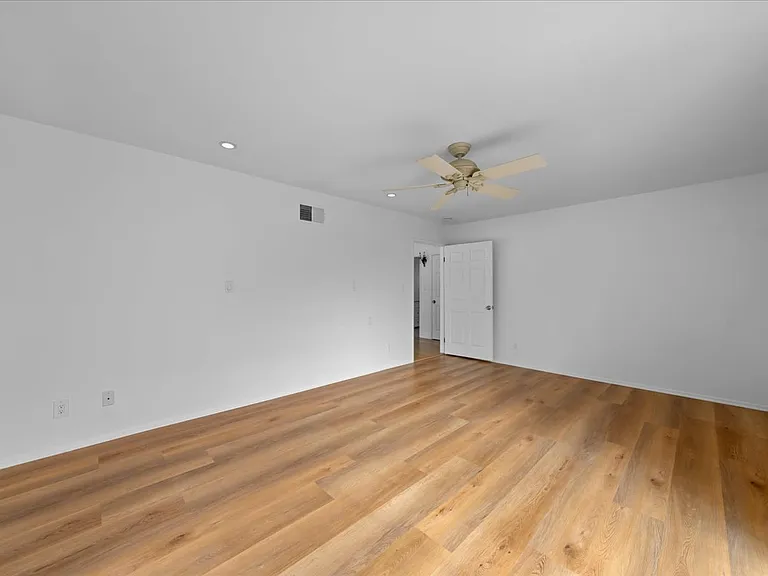 2222 Pier Ave — Photo 16