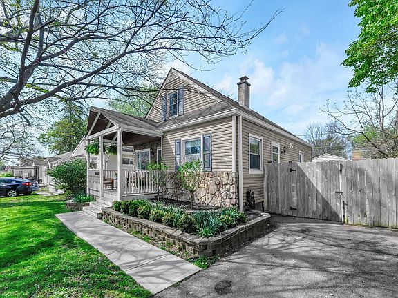 3rd image of 160 Rosslyn Ave