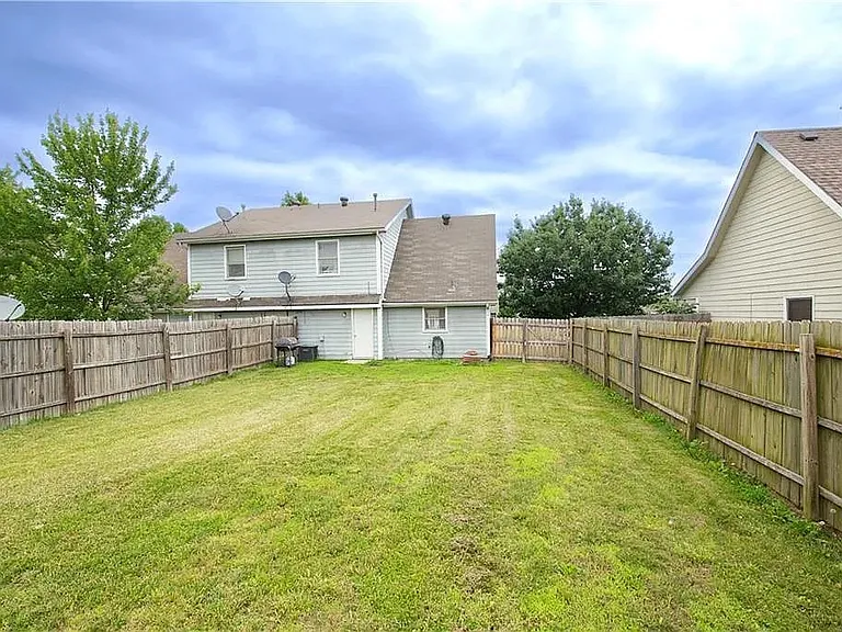 1421 Ash Ct — Photo 10